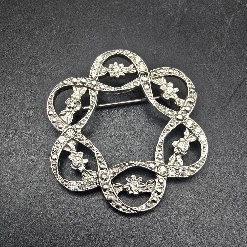 Silver Tone Rhinestone Wreath Brooch Twisted Round Vintage Jewelry
